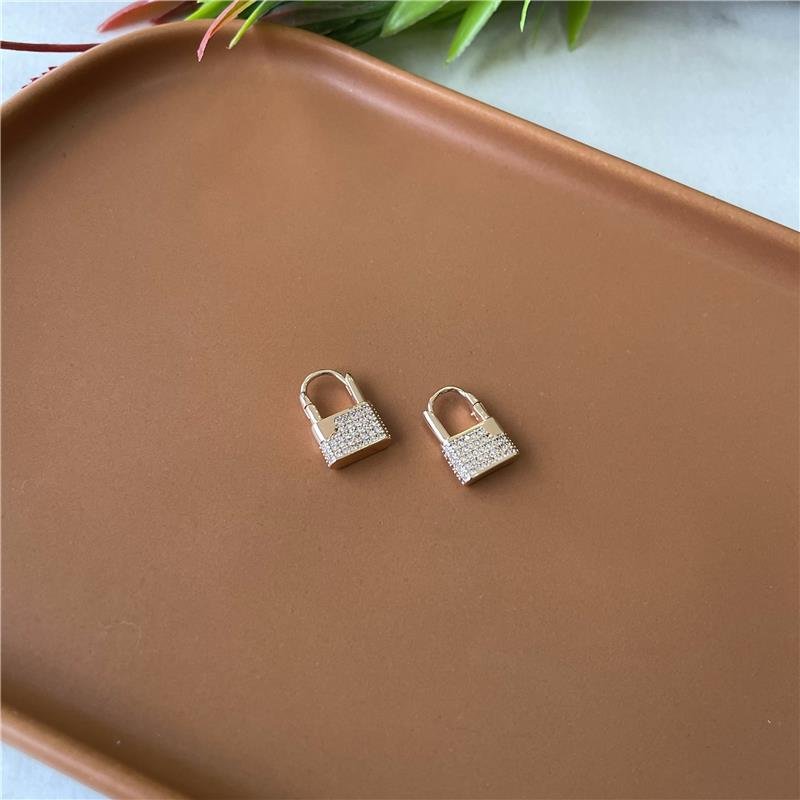 BRINCO ARGOLA CADEADO CRISTAL OURO18K