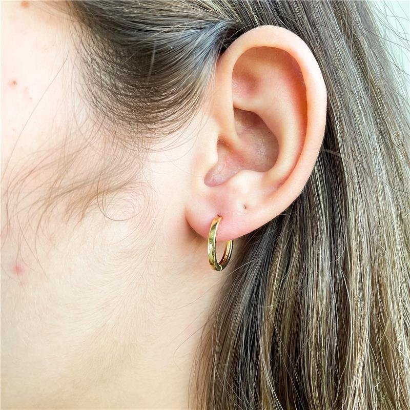 BRINCO ARGOLA FINA LISA OURO18K