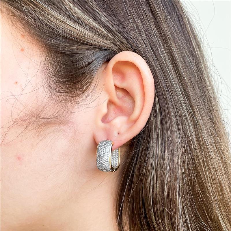 BRINCO ARGOLA CRAVEJADA DENTRO E FORA OURO18K