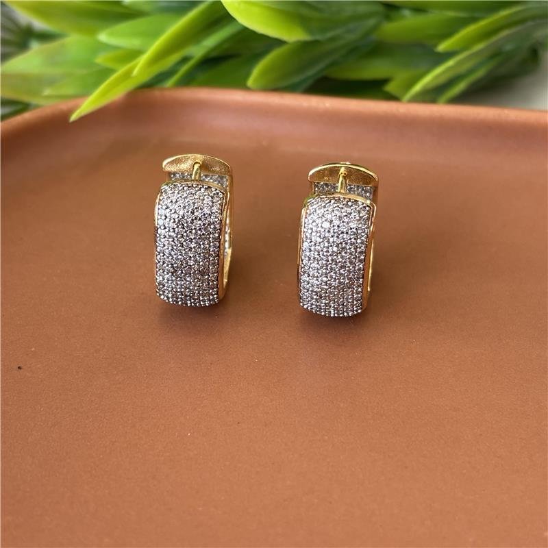 BRINCO ARGOLA CRAVEJADA DENTRO E FORA OURO18K